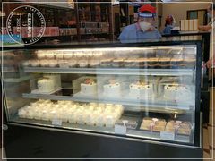 面包甜点陈列柜-红宝石·鲜奶小方·海派西点房(南丹店)