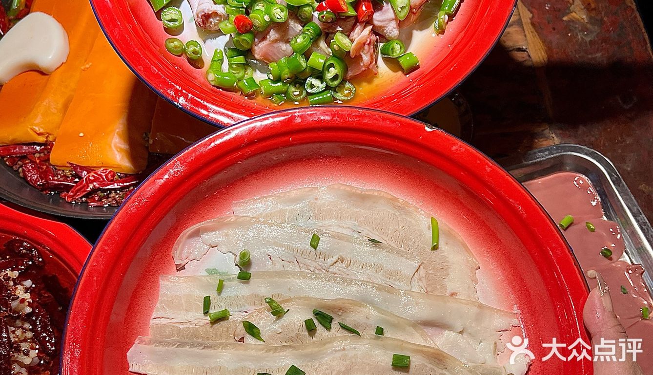 天津居民楼里的老火锅🍲手工花卷绝了❗️