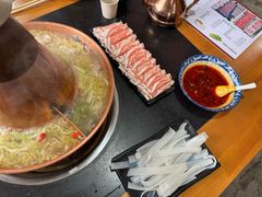 -果松木炭酸菜铜火锅·外婆参鸡汤