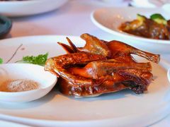 玻璃皮润烧乳鸽王-富力丽思卡尔顿酒店·丽轩中餐厅