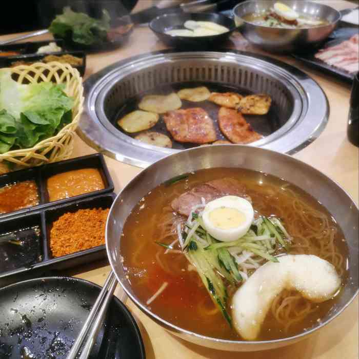 花味烤肉(桥北天悦城店)-"[薄荷]环境:店面挺大的,装修还可 .