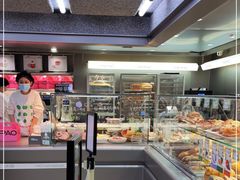 面包甜点陈列柜-PAOPAO Bakery&Café(港汇店)