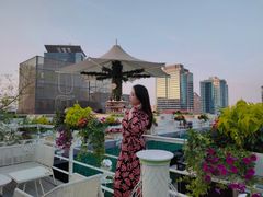 -The ROOF (通盈中心店)
