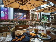 -必胜客(上海华谊新所店)