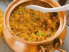 铜锅牛肝菌土豆炒饭-蔼若春.传承三十年云南菜(金碧公园店)