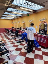 -Devilhands Barbershop男士理容店