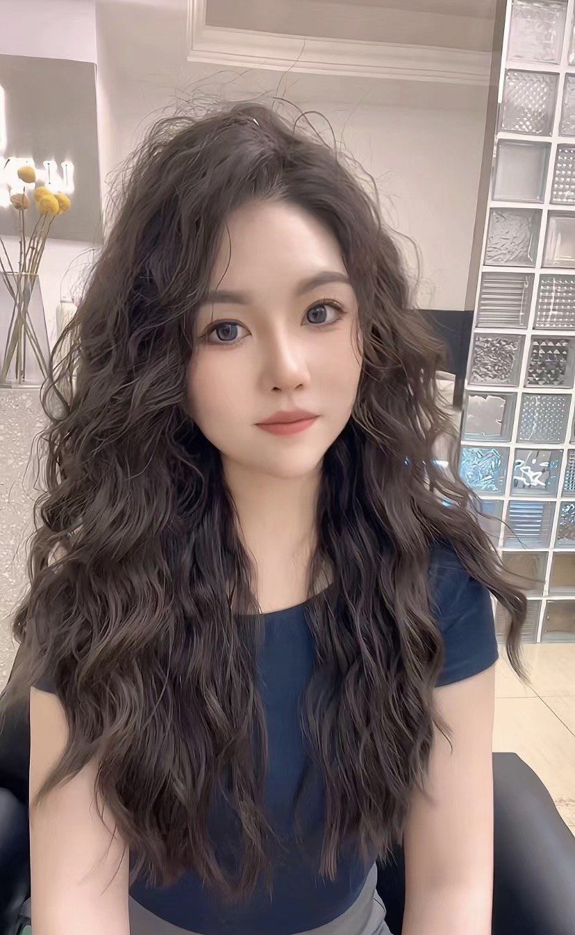 大沛推荐法式羊毛卷长发充满复古韵味.蓬松