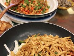 -川流不息·地道川菜·小龙虾(松东路店)