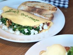 -ROAST coffee & eatery