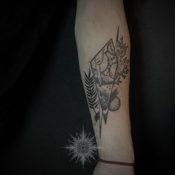 -SNOW TATTOO STUDIO