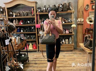 逛街路过这家中古，还真心不错，LV的款式好齐全