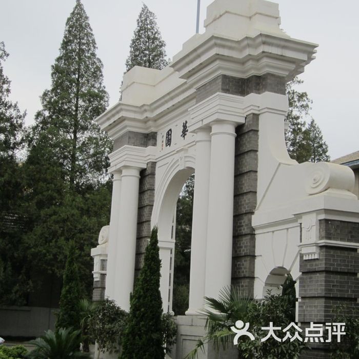 清华大学校园校门图片