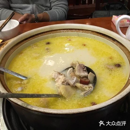 辉记猪肚鸡酒楼(巴马店)