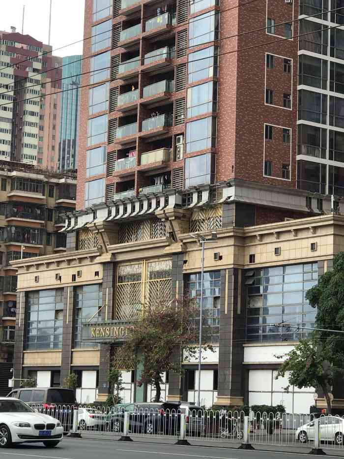 肯辛顿国际公寓-"停车场保安智商堪忧,举着个体温枪对着额头.