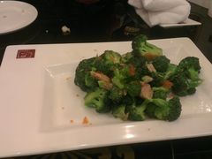 鱼子酱炒西兰花-院落创意菜