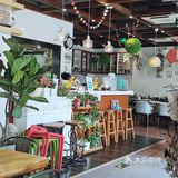798的店都有共同的特点环境特别好，店在马路边上