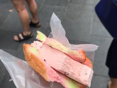 -詹爷爷乌节路街头冰淇淋
