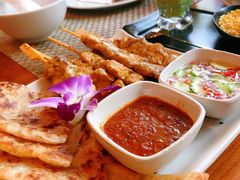 -Chom Cafe and Restaurant