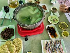 -墨脱石锅椰子鸡•香草鸭•东山羊(大东海店)