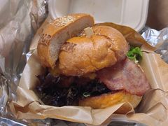 美式经典牛肉汉堡-shark burger·鲨鱼汉堡(交子大道店)