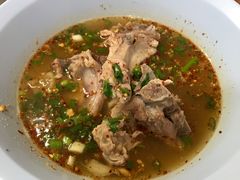 酸辣排骨汤面-马里奥明星猪脚饭