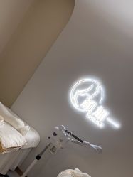 -颜加一•趣爱眼·科技美容养生