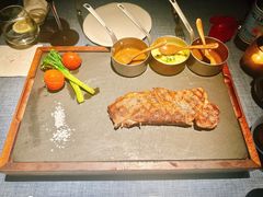 谷饲西冷牛排-弦月窗LUNETTE BY AMANDA(复兴路店)