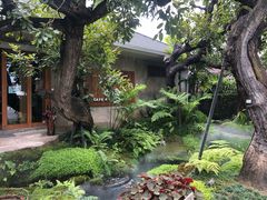 -Chom Cafe and Restaurant