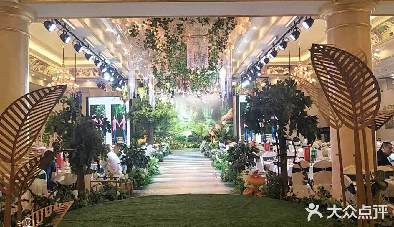 看了好久婚宴酒店，最后还是确定在相约幸福里举办
