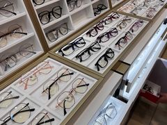 -美式眼镜·授权蔡司.依视路.尼康.豪雅.明月(南翔印象城店)