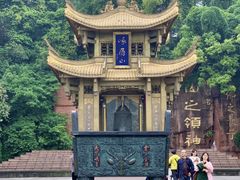 -峨眉山报国寺