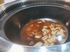 -哈尔滨烧烤·山河村铁锅炖(交大店)