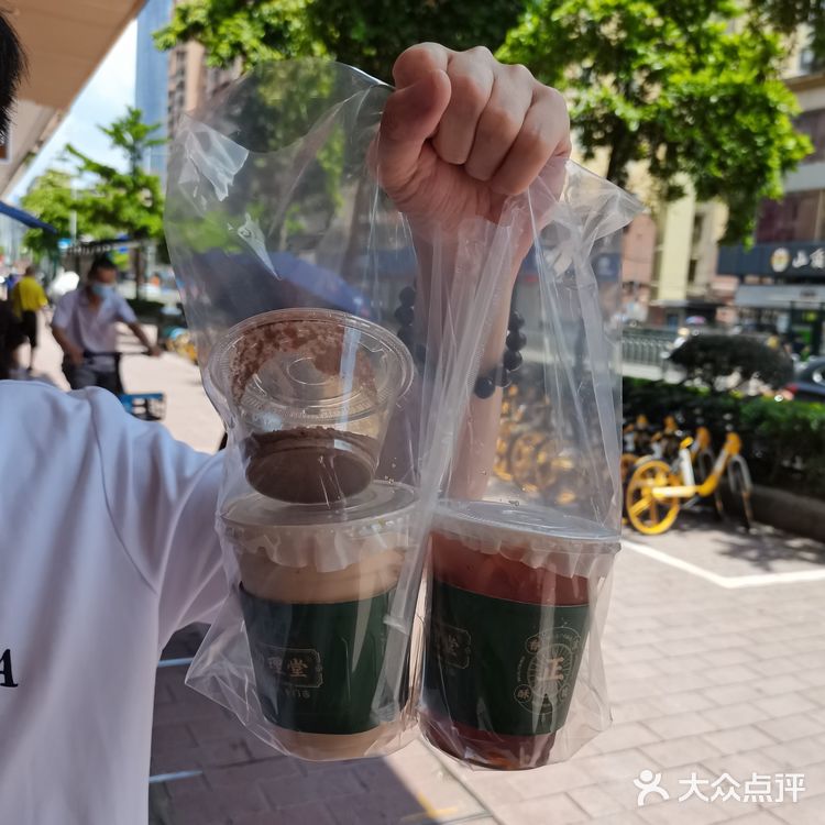 热辣辣新鲜出炉的经典菠萝包