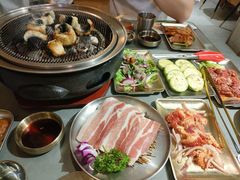 -围炉肉舍•炭烤活鳗•丹东海鲜烤肉(步行街店)