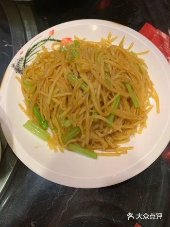 整体的装修风格是东北的风格，很有乡下的感觉