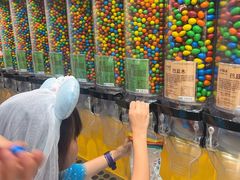 -m豆巧克力世界(上海世茂广场店)