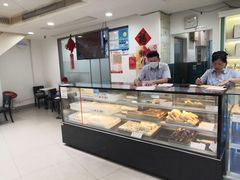 面包甜点陈列柜-上海哈尔滨食品厂(淮海中路店)