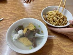 -松树干拌面店