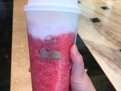 桃子草莓酪酪-LELECHA乐乐茶(月星环球港店)
