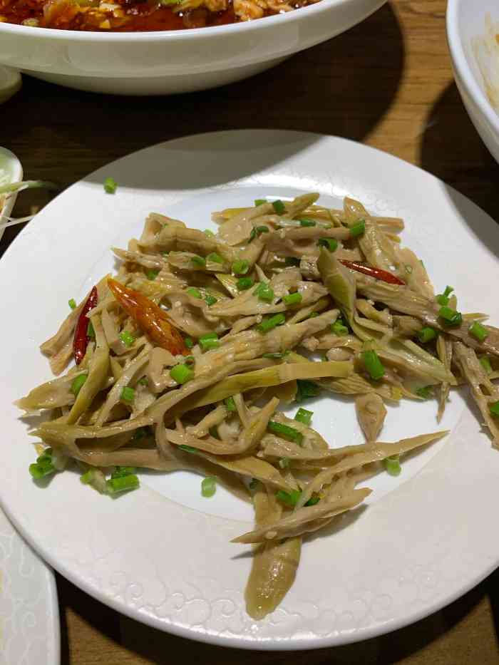 自从开始定位婚宴场所后,惠泽园就有点跑偏了初心,其实从名字上也能看