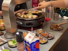 -围炉肉舍•炭烤活鳗•丹东海鲜烤肉(步行街店)