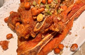 Hand-grabbed Pork Shank Bones
