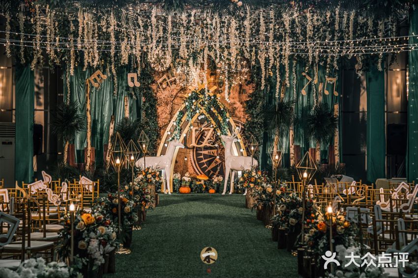 婚礼已经结束了一年了。仿佛那天找到丰联花园公馆的场景