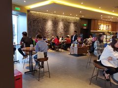 等位区-星巴克(宝山万达店)