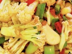 -阿瓦山寨·湘菜现炒·剁椒鱼头王(咸阳总店)