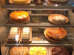 -Chom Cafe and Restaurant