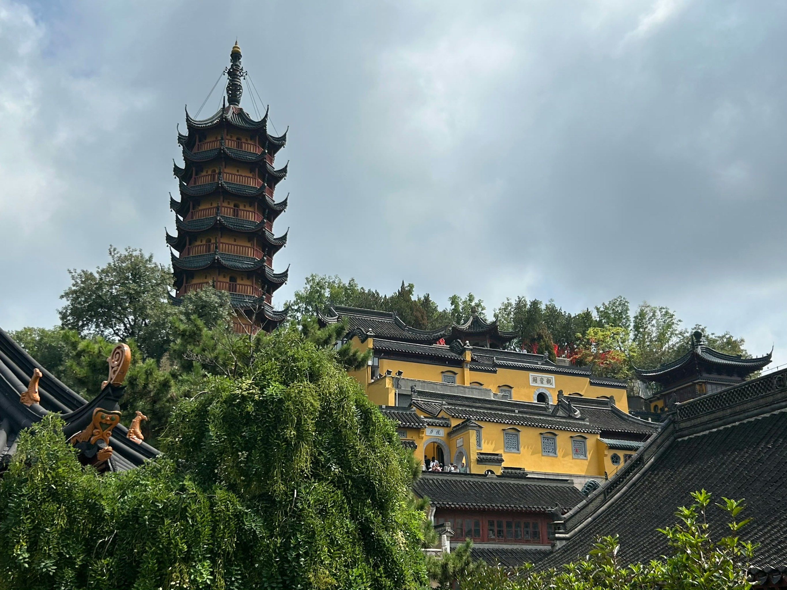 是白蛇传中被水漫金山的金山寺