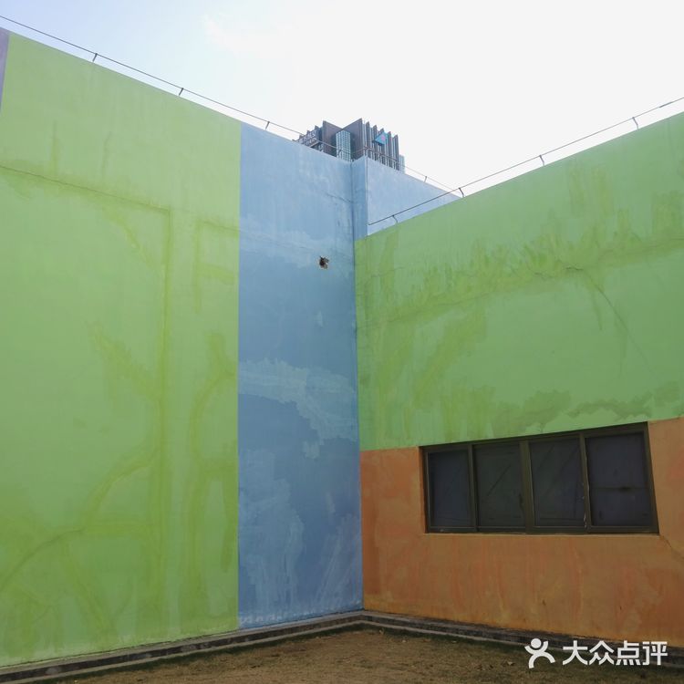 纪念碑谷彩虹墙 进门左手直接就能看到