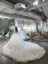 -艾米丽婚纱礼服