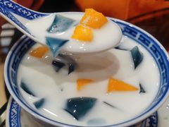 蓝水晶-广信牛奶甜品世家(台东店)